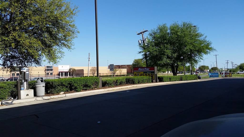 RaceTrac | 3900 S Collins St, Arlington, TX 76014, USA | Phone: (817) 784-1143