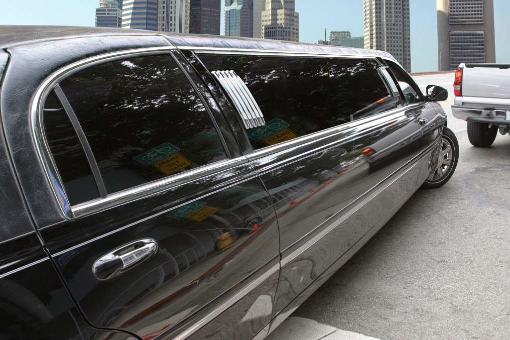 Luximo Limo Service of the Pearland TX | Airport Transportation, | 5010 Apple Springs Dr, Pearland, TX 77584, USA | Phone: (281) 606-4090