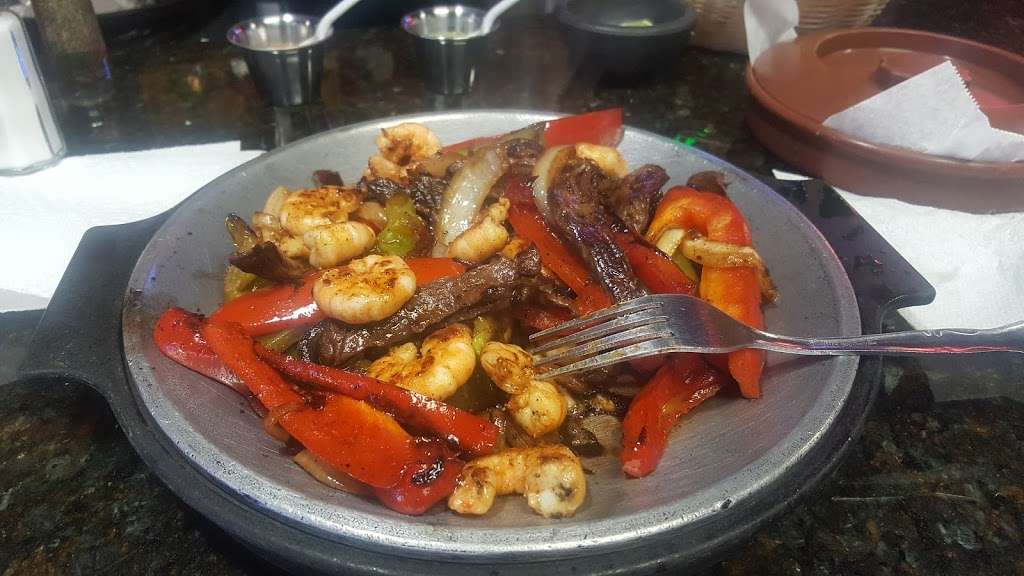 Mariscos Bucerias Nayarit #2 | 3010 S Laramie Ave, Cicero, IL 60804, USA | Phone: (708) 683-6500