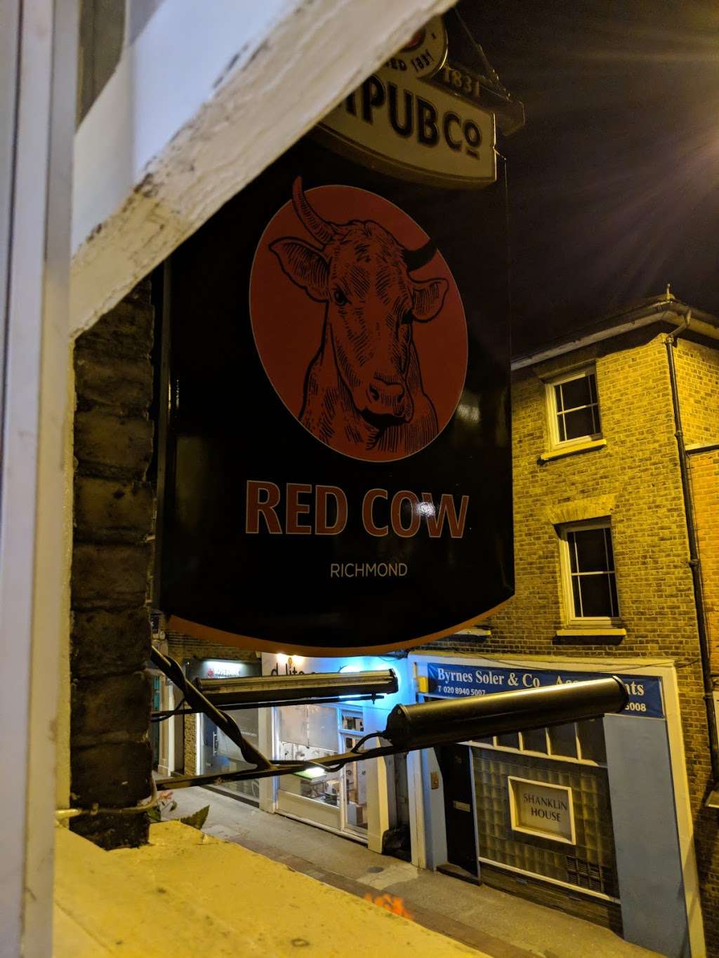 Red Cow Pub | 59 Sheen Rd, Richmond TW9 1YJ, UK | Phone: 020 8940 2511