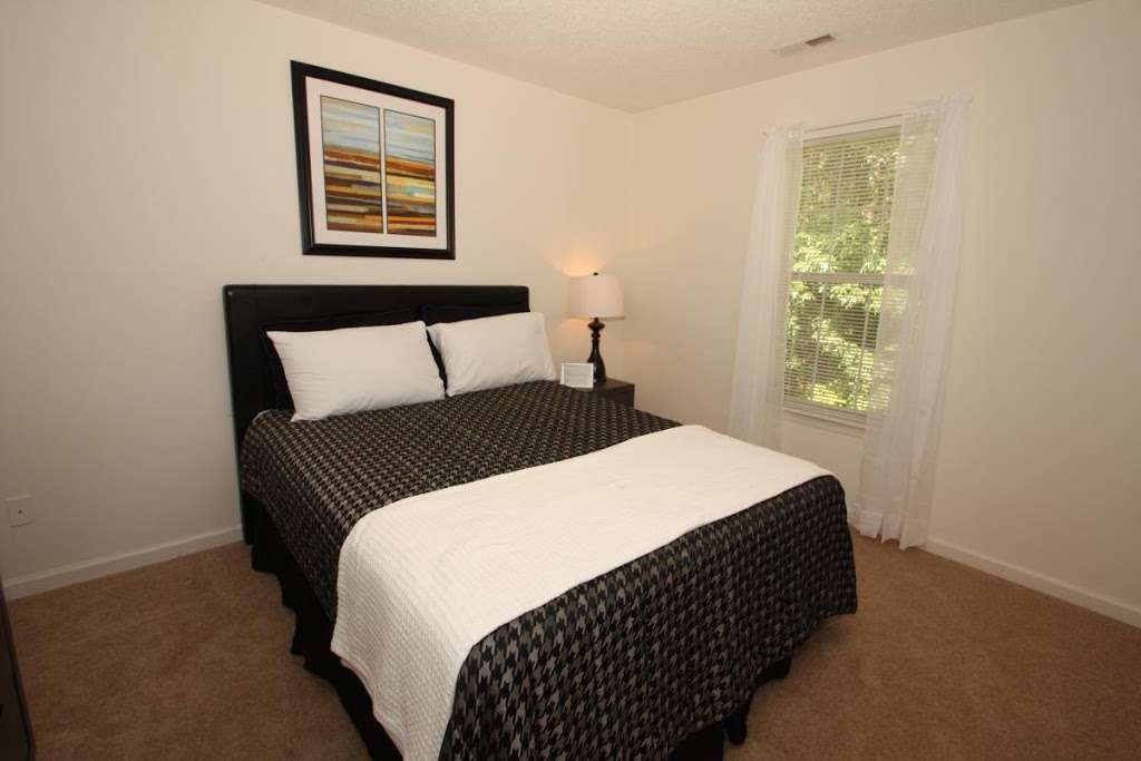 Woodburn Apartments | 11200 Golden Leaf Cir, Manassas, VA 20109, USA | Phone: (703) 361-7049