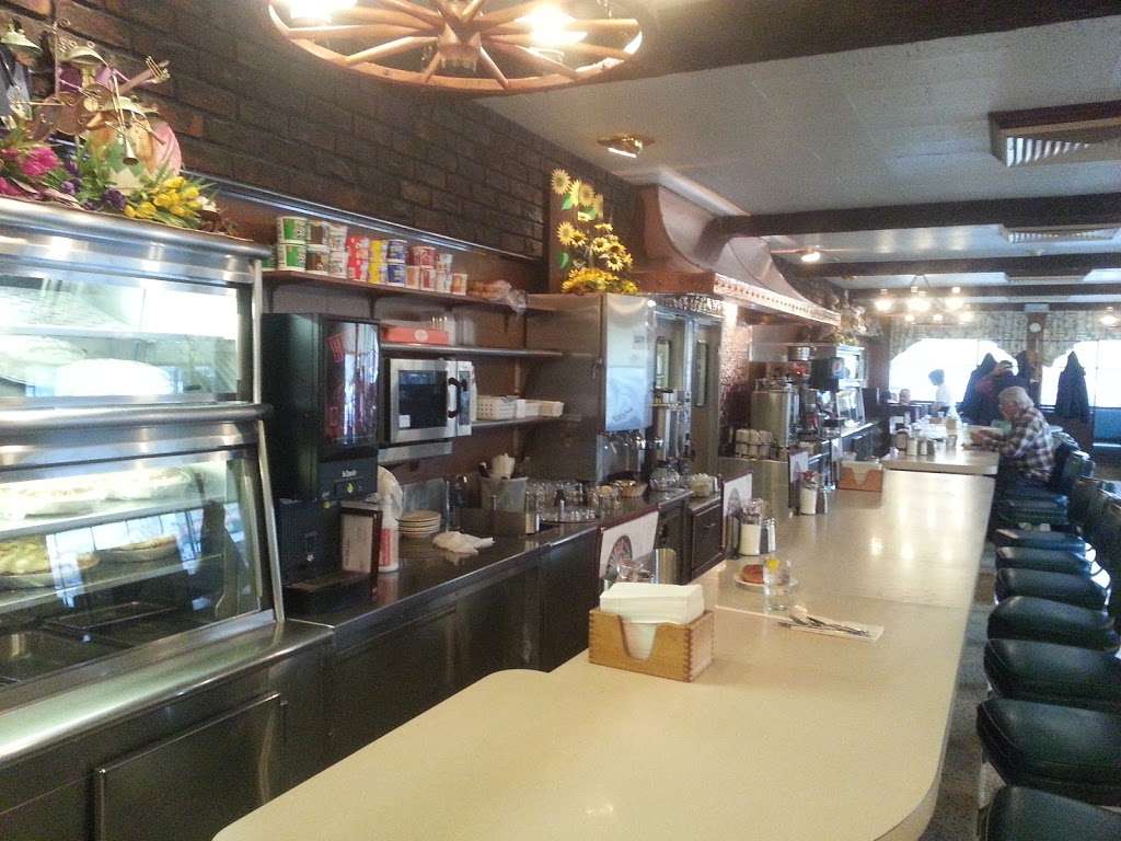 Savilles Diner | 830 E Philadelphia Ave, Boyertown, PA 19512, USA | Phone: (610) 369-1433