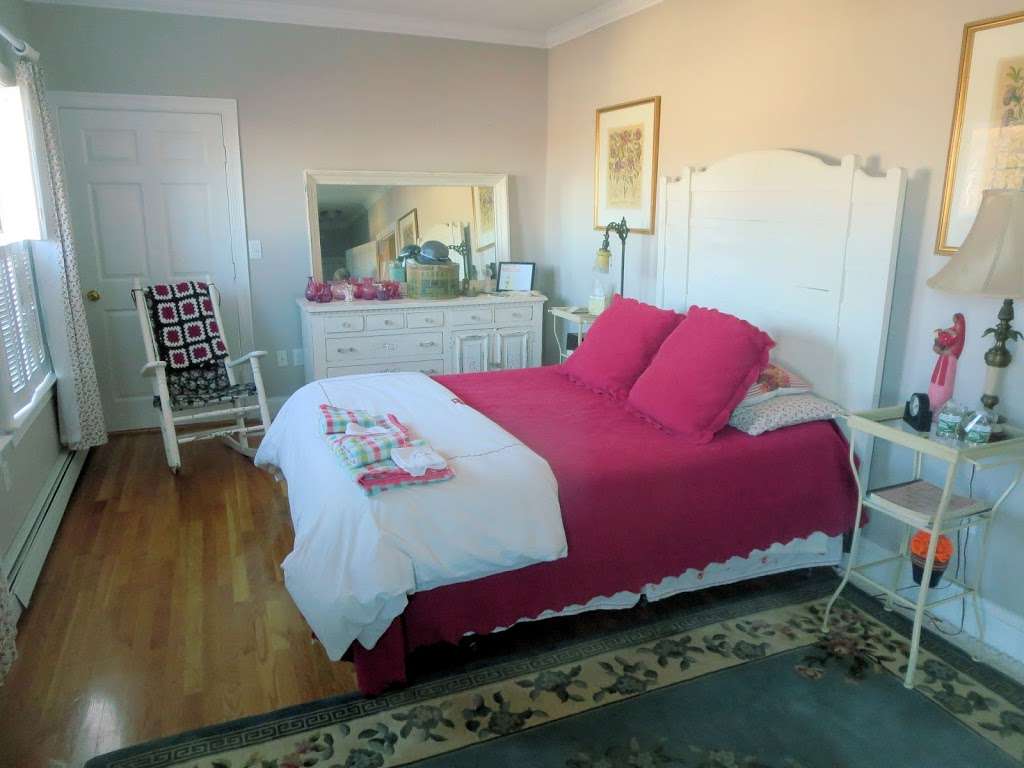 Josephines Bed and Breakfast | 45 Salisbury St, Hull, MA 02045, USA | Phone: (617) 803-9152