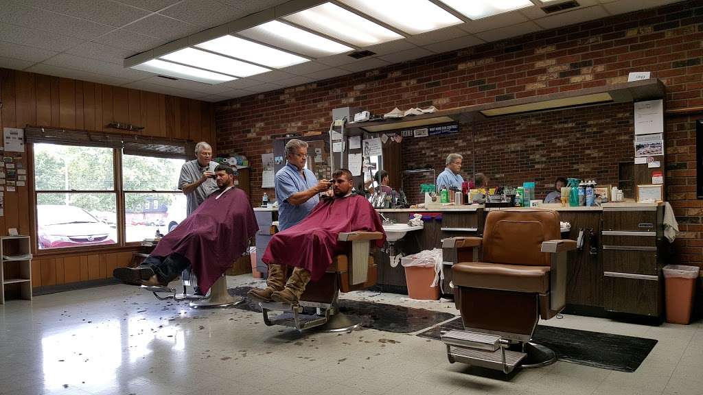Kens Barber Shop - hair care  | Photo 1 of 6 | Address: 2910 S Leonard Springs Rd #2, Bloomington, IN 47403, USA | Phone: (812) 825-3277