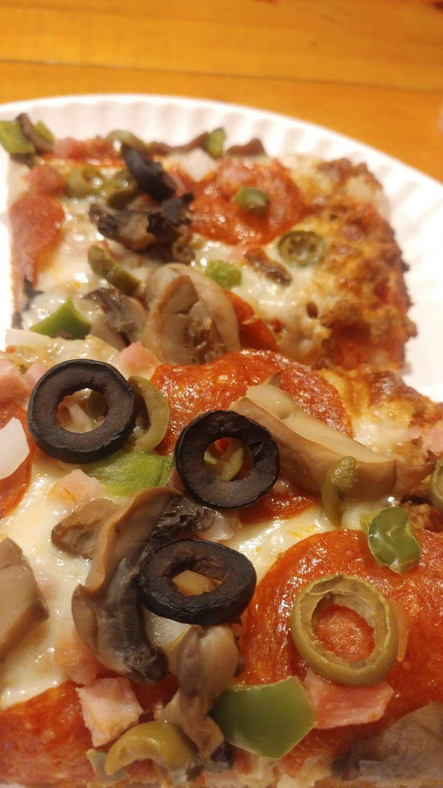 Chuckwagon Pizza | 203 S Washington St, Swayzee, IN 46986 | Phone: (765) 922-7989