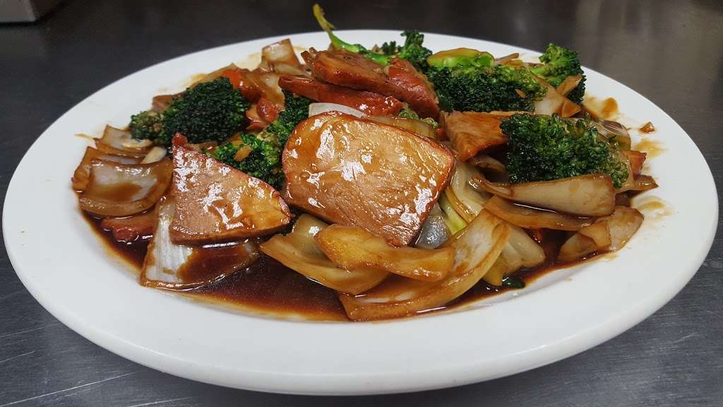 Cantonese House Chinese Restaurant | 1300 15th Ave, Union Grove, WI 53182, USA | Phone: (262) 878-3900