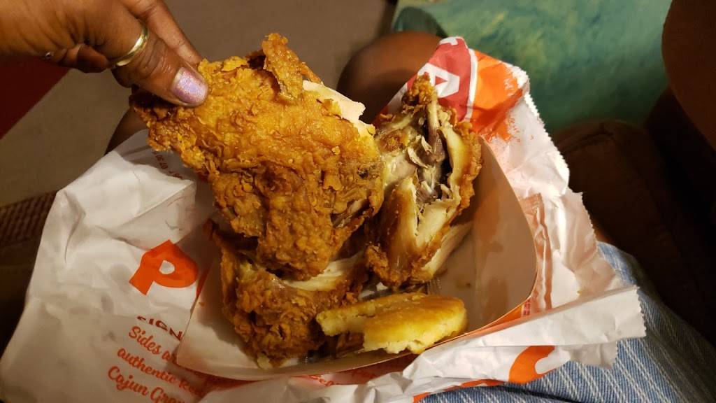 Popeyes Louisiana Kitchen | 18126 Euclid Ave, Cleveland, OH 44112, USA | Phone: (216) 383-8911