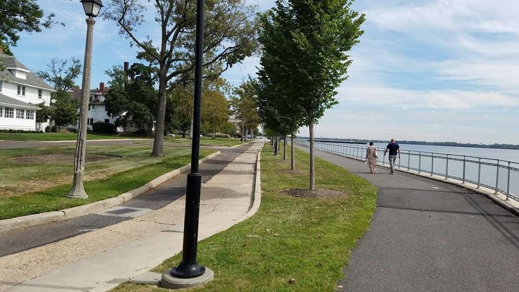 The Riverfront Greenway | 79 Admiral Peary Way, Philadelphia, PA 19112 | Phone: (215) 843-9273