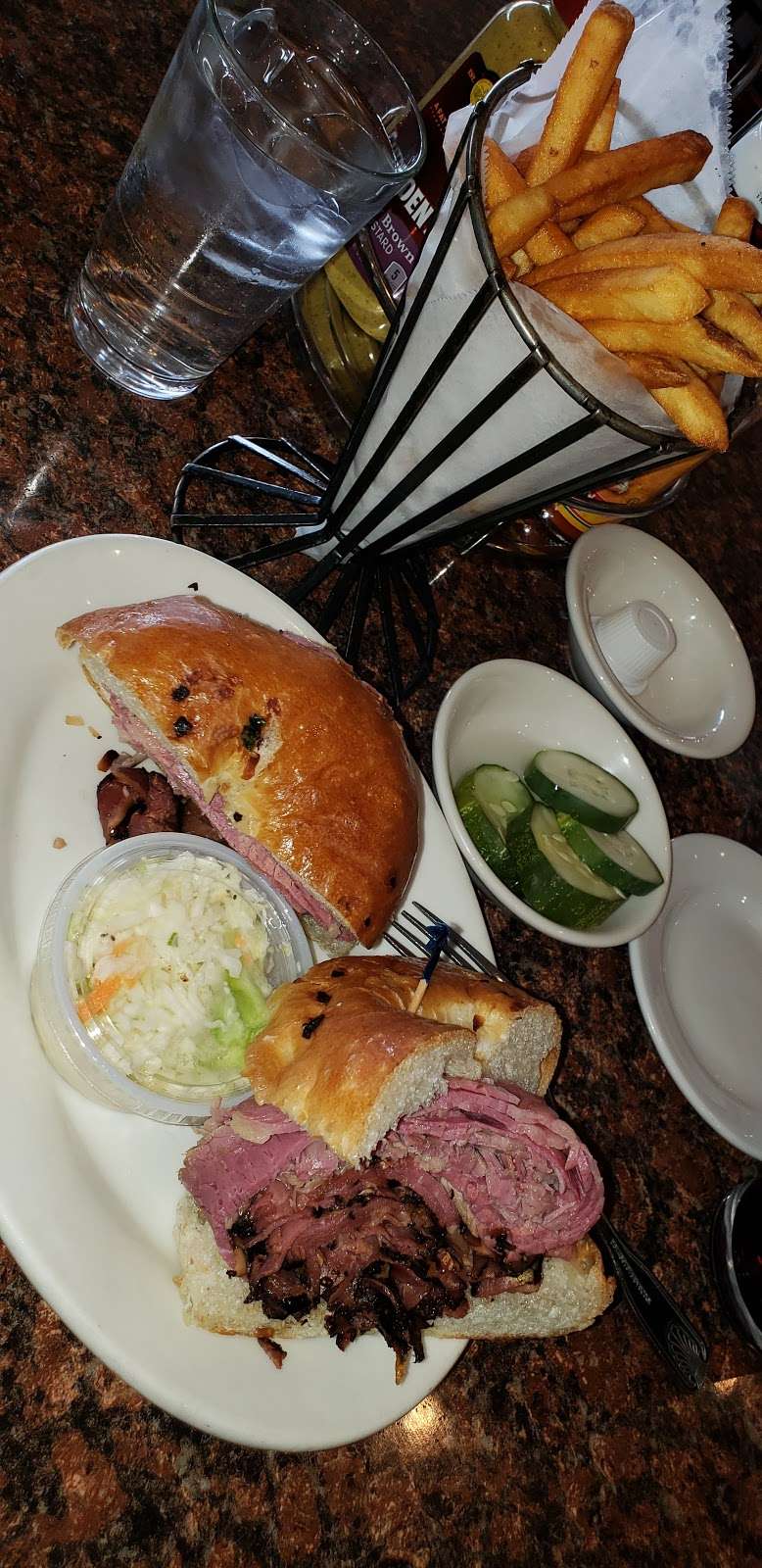 Maxs Deli | 191 Skokie Valley Rd, Highland Park, IL 60035, USA | Phone: (847) 831-0600