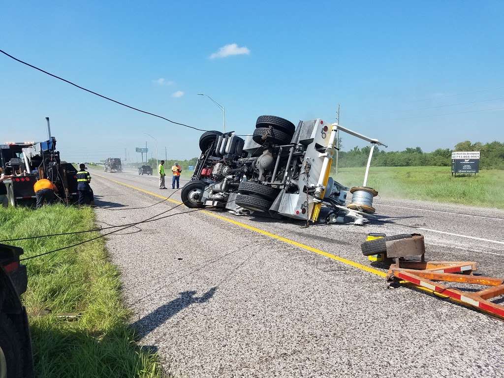 Self Made Towing | 8930 Selicia Ln, Rosharon, TX 77583 | Phone: (713) 922-8485
