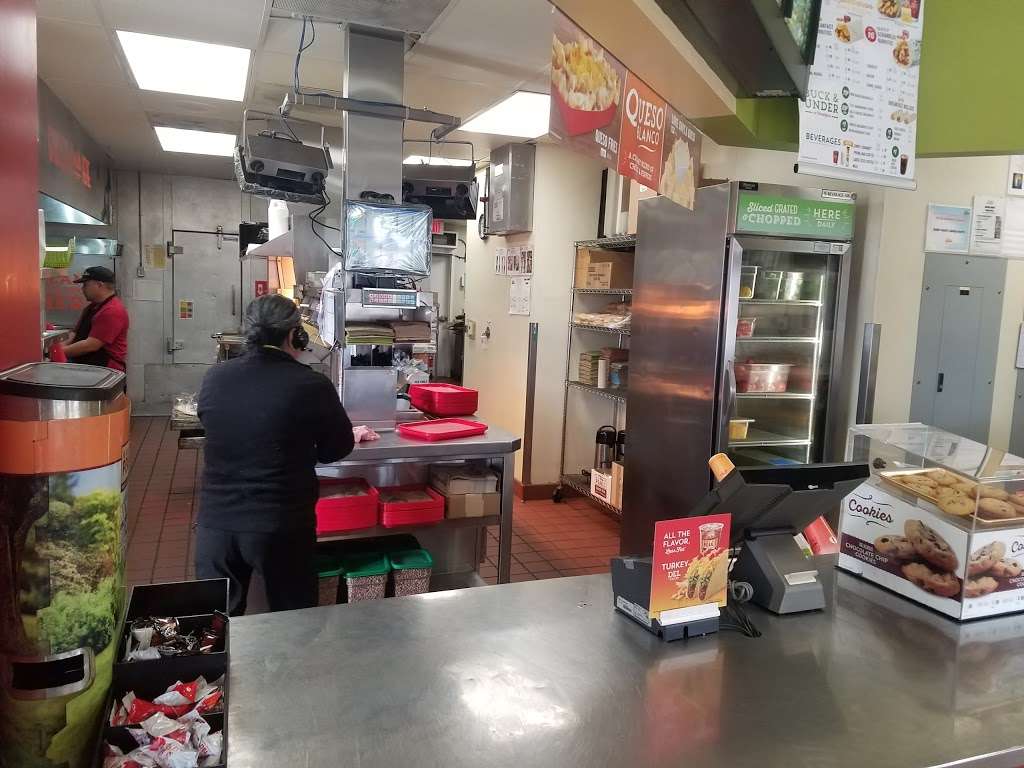 Del Taco | 17501 Beach Blvd, Huntington Beach, CA 92647, USA | Phone: (714) 842-2096