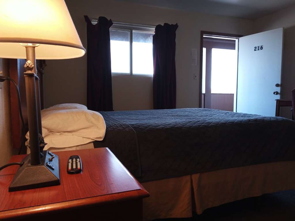 El Rancho Motel | 8973 S 27th St, Franklin, WI 53132, USA | Phone: (414) 761-1300