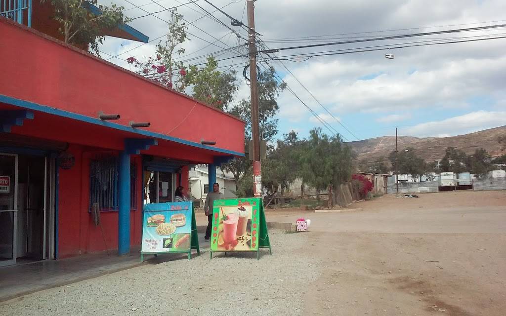 Tacos Zeles | C. Querétaro esquina con, Quintana Roo, Las Torres, 22470 Tijuana, B.C., Mexico | Phone: 664 200 4507