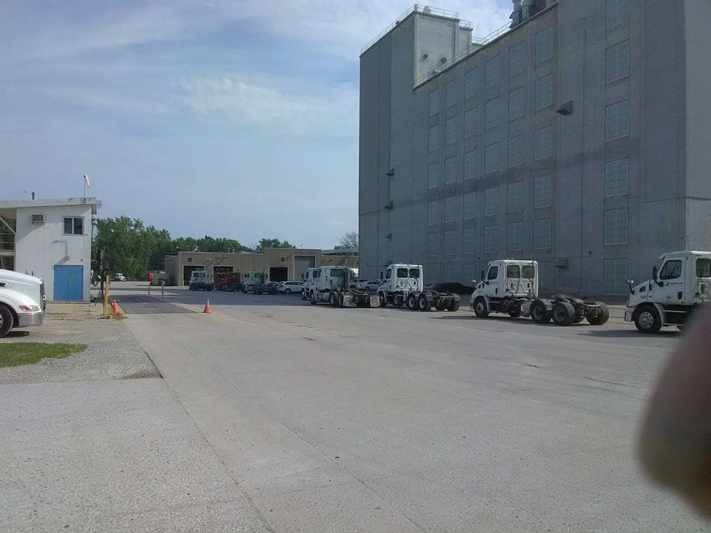 Commercial Transport | 854 Bethel Ave, Beech Grove, IN 46107, USA | Phone: (317) 783-3450