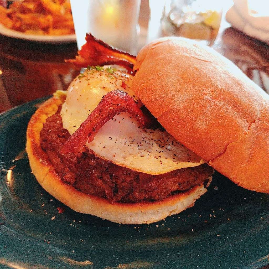 DMK Burger Bar | 600 E Grand Ave, Chicago, IL 60611, USA | Phone: (312) 624-8017