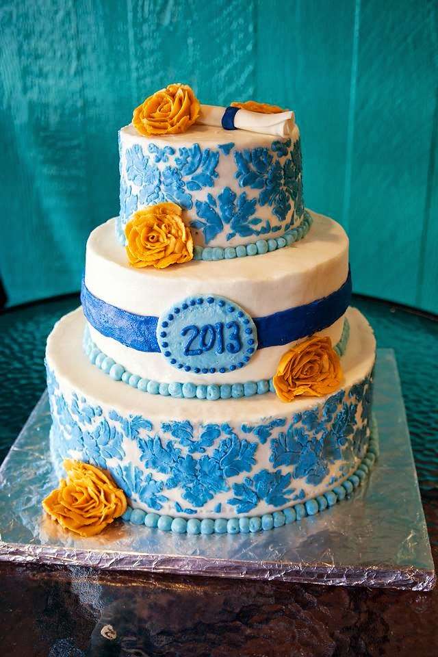 The Cake Junkie | 304 N Davis St, Hamilton, MO 64644, USA | Phone: (816) 617-2173