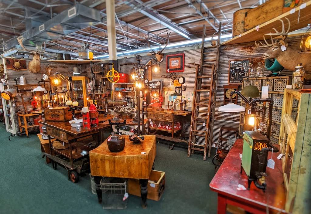 Montgomery Street Antique Mall | 2601 Montgomery St, Fort Worth, TX 76107, USA | Phone: (817) 735-9685