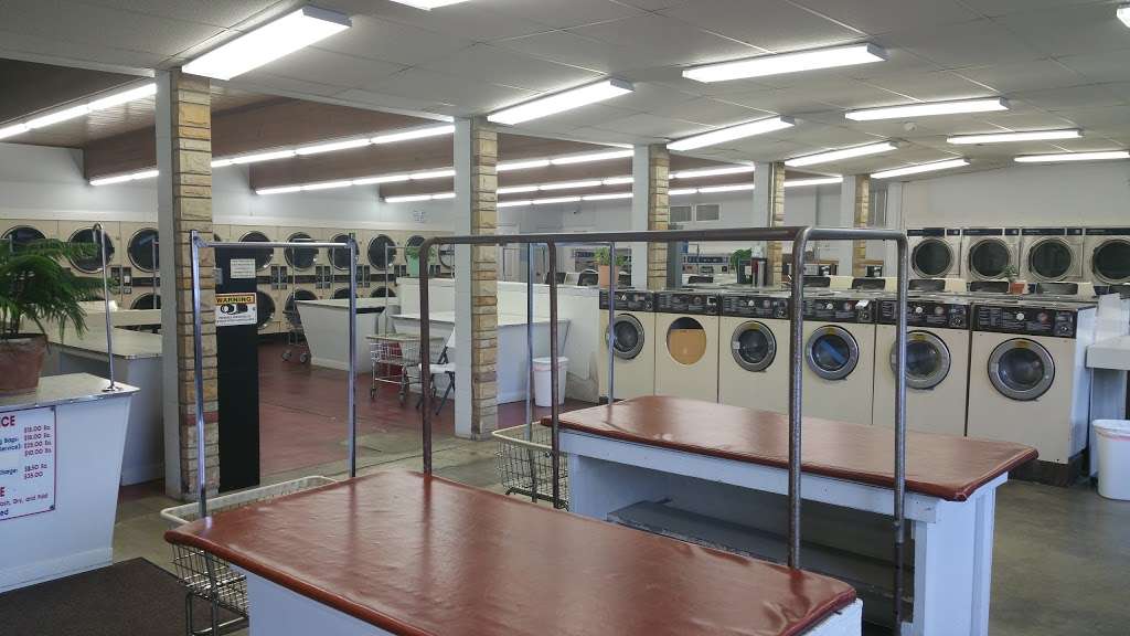 Super Clean Coin-Op Laundry | Photo 2 of 7 | Address: 545 E Main St, Danville, IN 46122, USA | Phone: (317) 745-7267