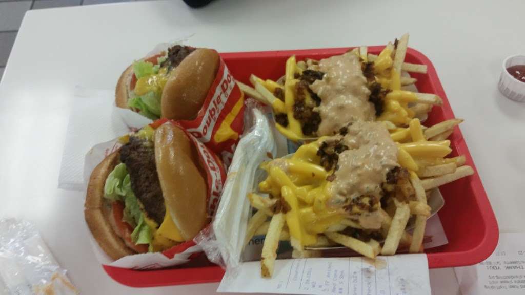 In-N-Out Burger | 30697 Temecula Pkwy, Temecula, CA 92592, USA | Phone: (800) 786-1000