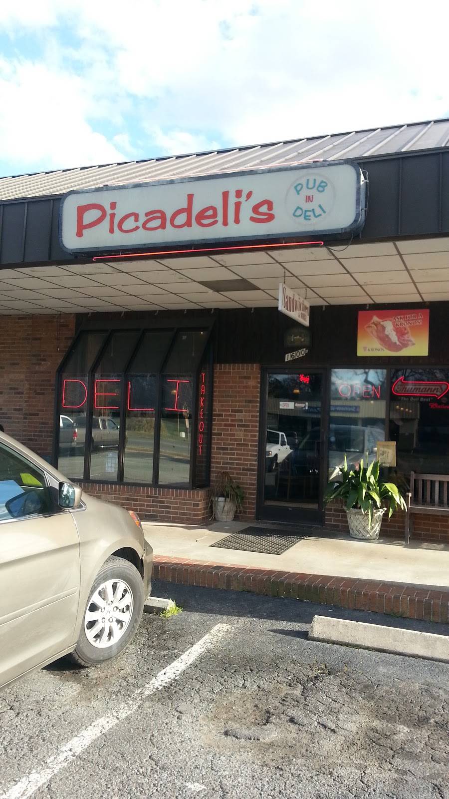 Picadelis Pub-In-Deli | 1600 Matthews-Mint Hill Rd A, Matthews, NC 28105, USA | Phone: (704) 841-1918
