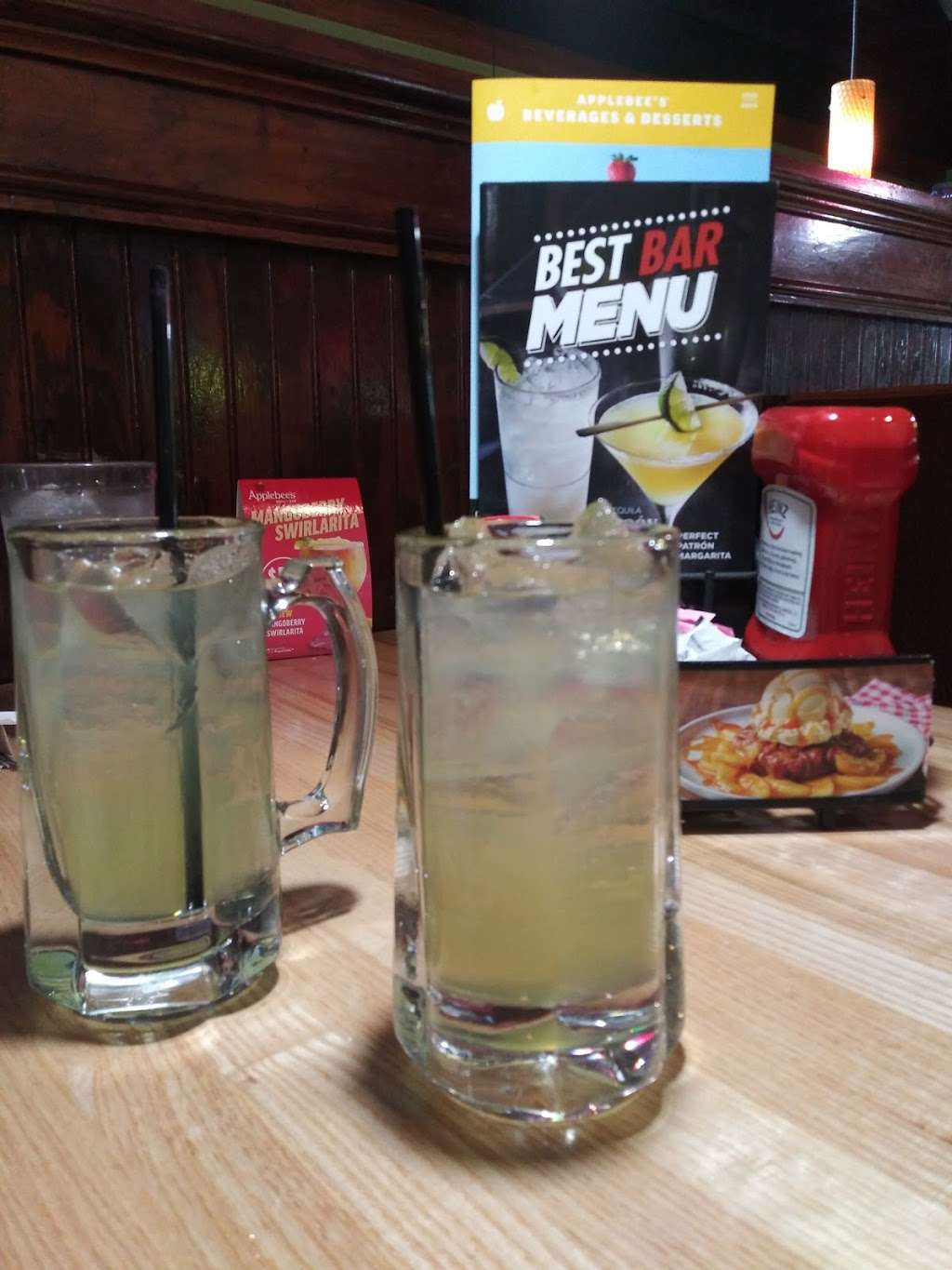 Applebees Grill + Bar | 2251 E Grapevine Mills Cir, Grapevine, TX 76051, USA | Phone: (214) 253-0830