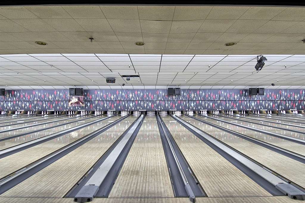 La Habra 300 Bowl | 370 E Whittier Blvd, La Habra, CA 90631, USA | Phone: (714) 526-2058