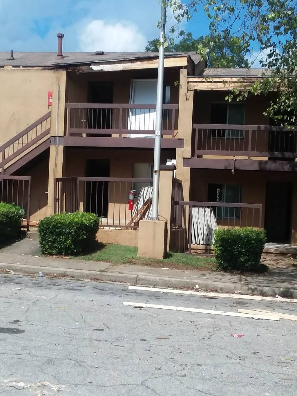 Edgewood Court Apartments | 1572 Hardee St NE, Atlanta, GA 30307, USA | Phone: (404) 373-5378