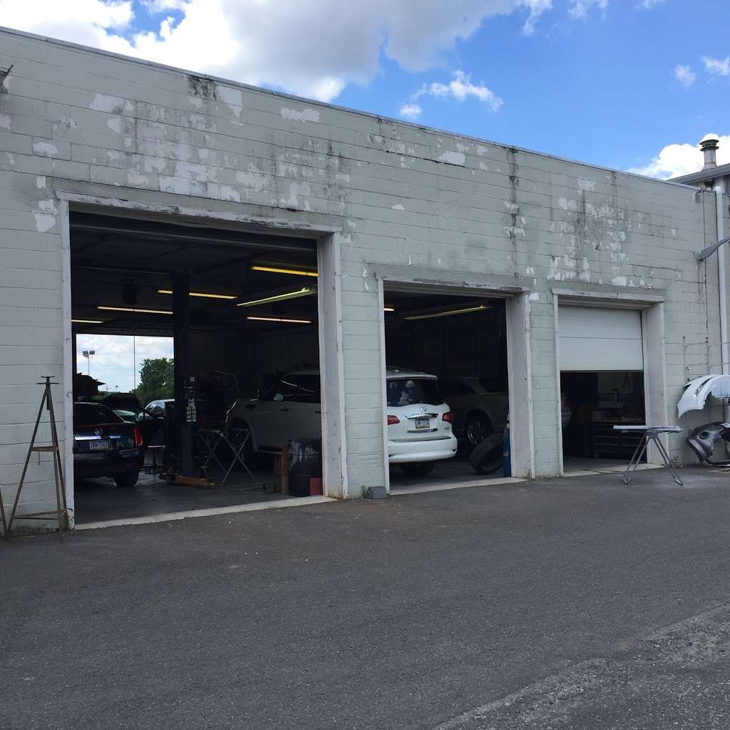 Bergeys Collision Centers | 437 Harleysville Pike, Souderton, PA 18964 | Phone: (215) 721-3444