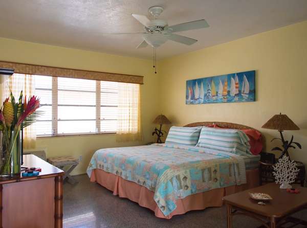 The Desoto Oceanview Inn | 315 Desoto St, Hollywood, FL 33019 | Phone: (954) 923-7210