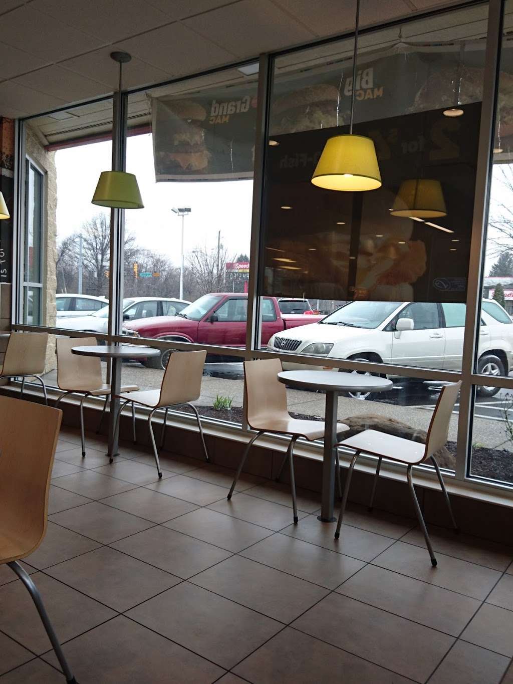 McDonalds | 2551 Emerson Avenue, Indianapolis, IN 46218, USA | Phone: (317) 541-1364