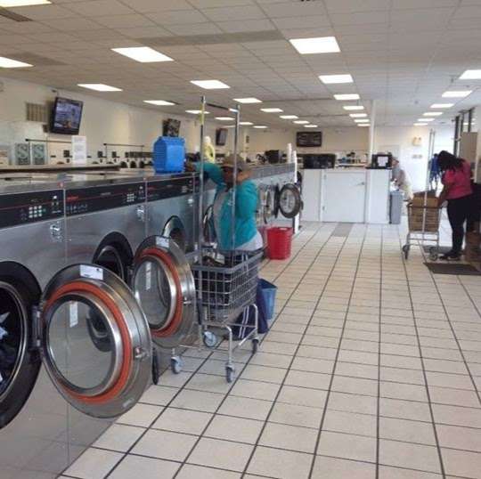 Indianapolis Courtesy Self Serve Laundromat - Coin Laundry | 7890 Michigan Rd, Indianapolis, IN 46268, USA | Phone: (317) 876-9285