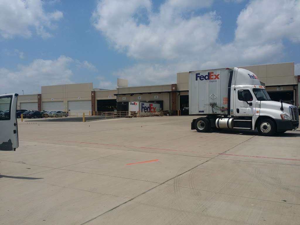 FedEx Ship Center | 5000 Hanson Dr, Irving, TX 75038, USA | Phone: (800) 463-3339