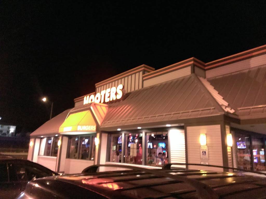 Hooters | 2639 E Springs Dr, Madison, WI 53704, USA | Phone: (608) 244-2319