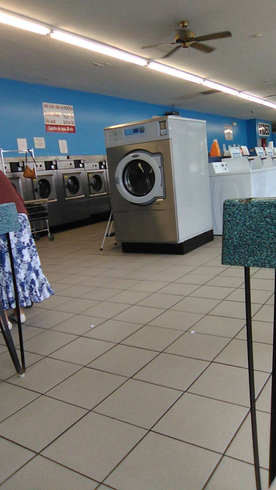 Family Coin Laundry | 130 Vandiver Dr, Lincolnton, NC 28092, USA | Phone: (704) 736-0510