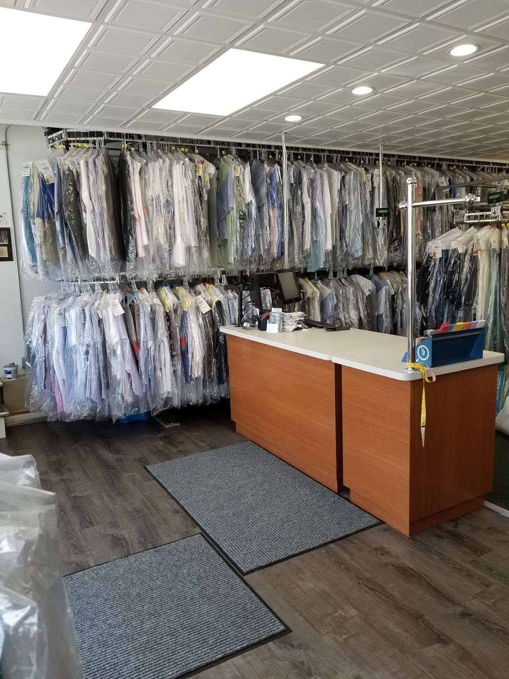 Brighton Cleaners | 25 Glenville St, Greenwich, CT 06831, USA | Phone: (203) 531-5679