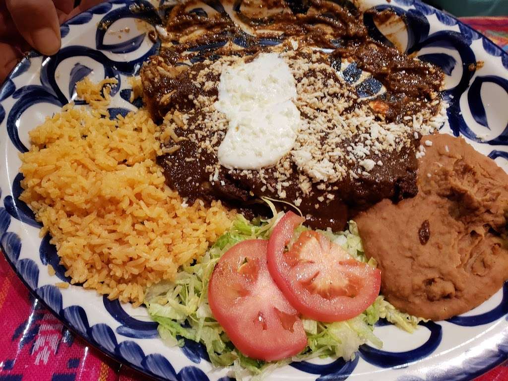 El Tezcal Authentic Restaurant | 4305 N Kedzie Ave, Chicago, IL 60618, USA | Phone: (773) 942-6249