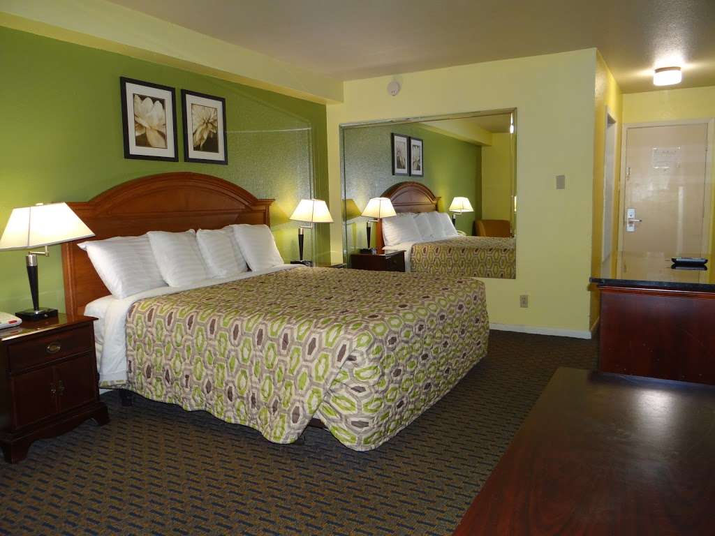 Regency Inn & Suites | 10801 East Fwy Bldg # B, Houston, TX 77029 | Phone: (713) 678-8222