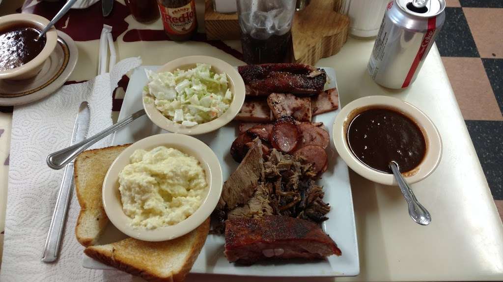 Hickory House Barbecue | 600 S Riverfront Blvd, Dallas, TX 75207, USA | Phone: (214) 747-0758