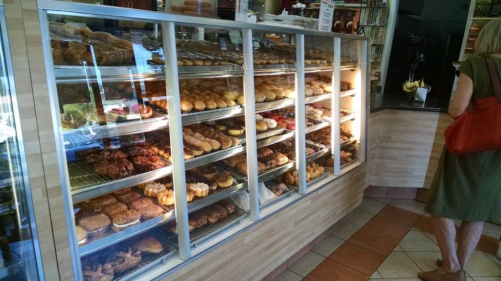 Grannys Donuts | 1681 N Eastern Ave, Los Angeles, CA 90063, USA | Phone: (323) 266-6918