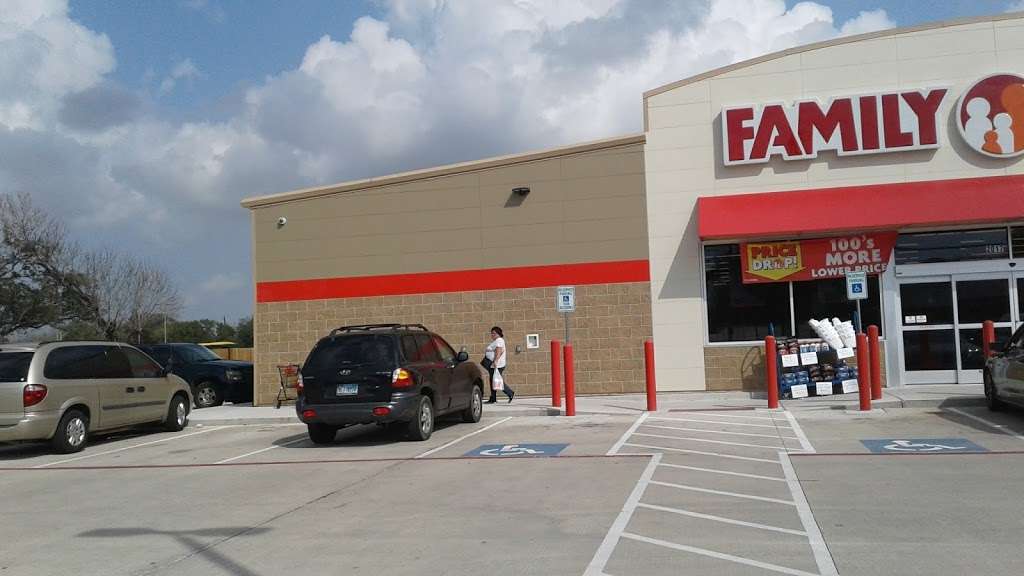 Family Dollar | 2017 Strawberry Rd, Pasadena, TX 77502, USA | Phone: (281) 733-2944