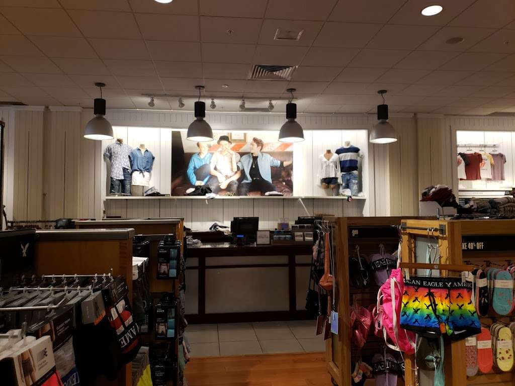 American Eagle Outfitters | 1277 Broadway, Saugus, MA 01906, USA | Phone: (781) 233-5404