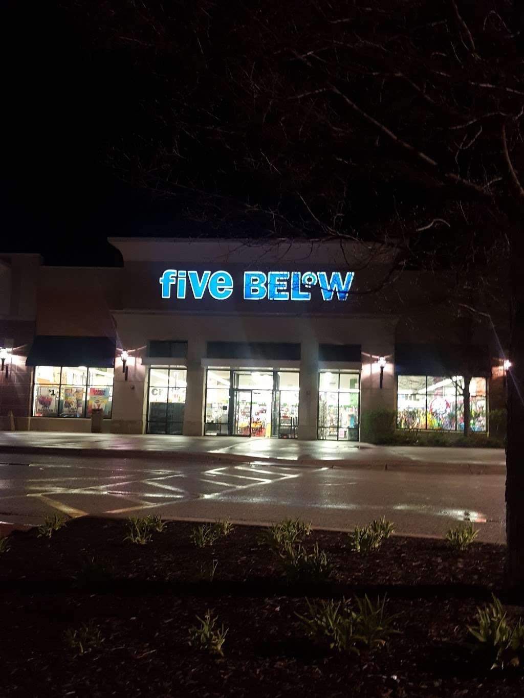 Five Below | 802 S Randall Rd, Algonquin, IL 60102, USA | Phone: (847) 658-4508