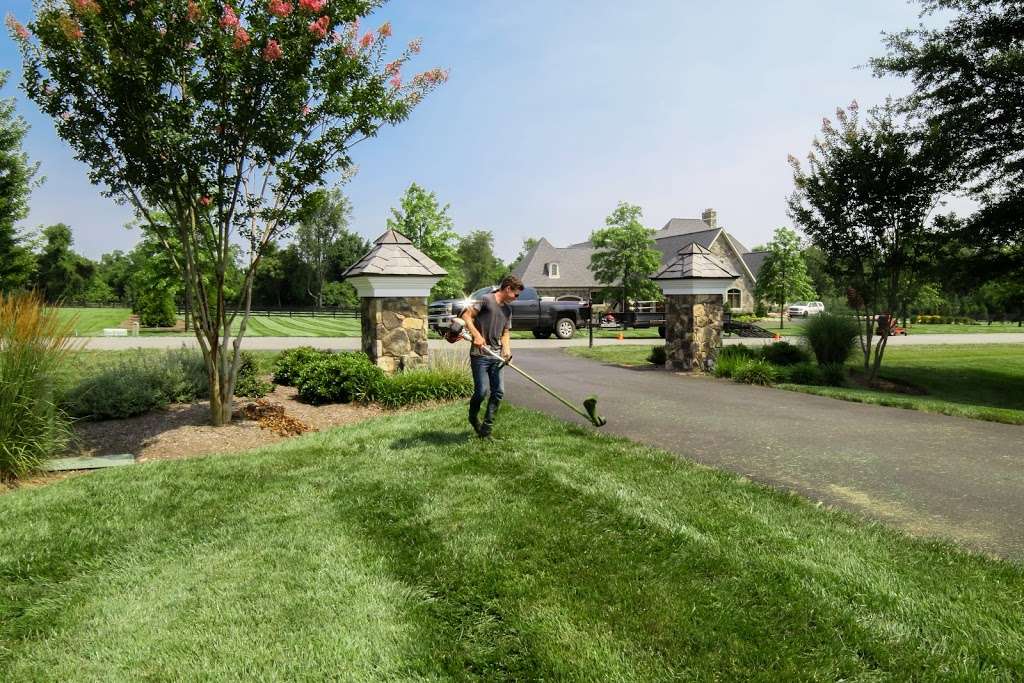 Estate Lawn Services | 1702, 17300 Raven Rocks Rd, Bluemont, VA 20135, USA | Phone: (571) 420-5947