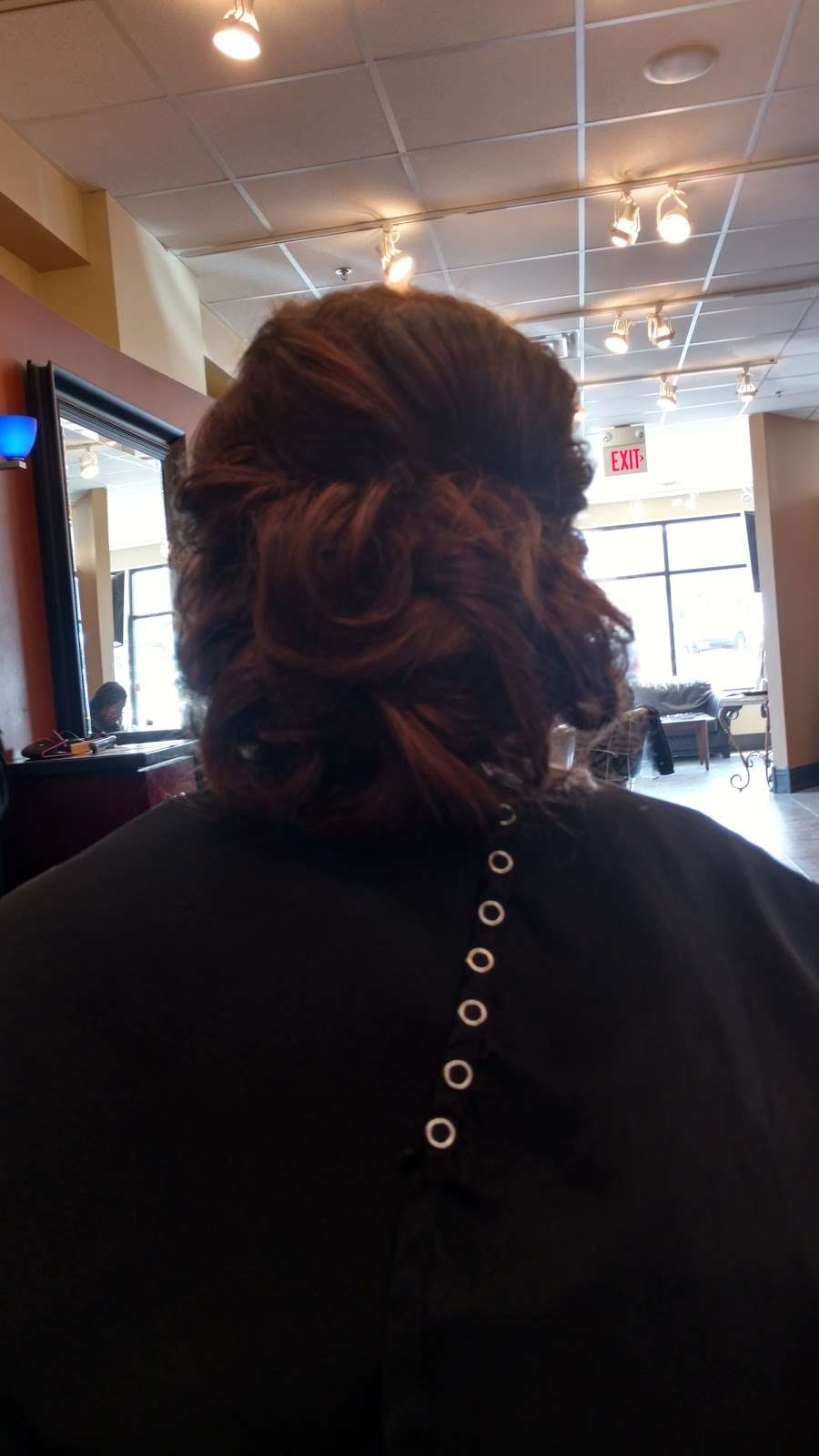 On the Edge Salon & Spa | 1175 Oak St # B, North Aurora, IL 60542, USA | Phone: (630) 907-2525