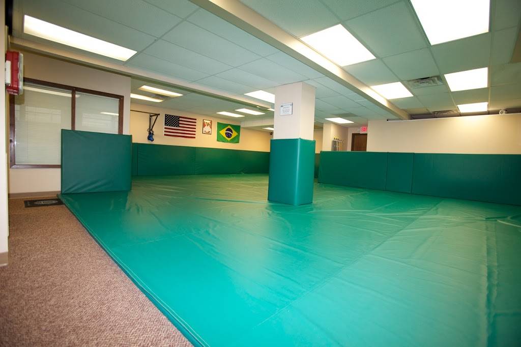 Gracie Jiu-Jitsu Milwaukee | 11820 W Ripley Ave, Wauwatosa, WI 53226, USA | Phone: (414) 774-3040