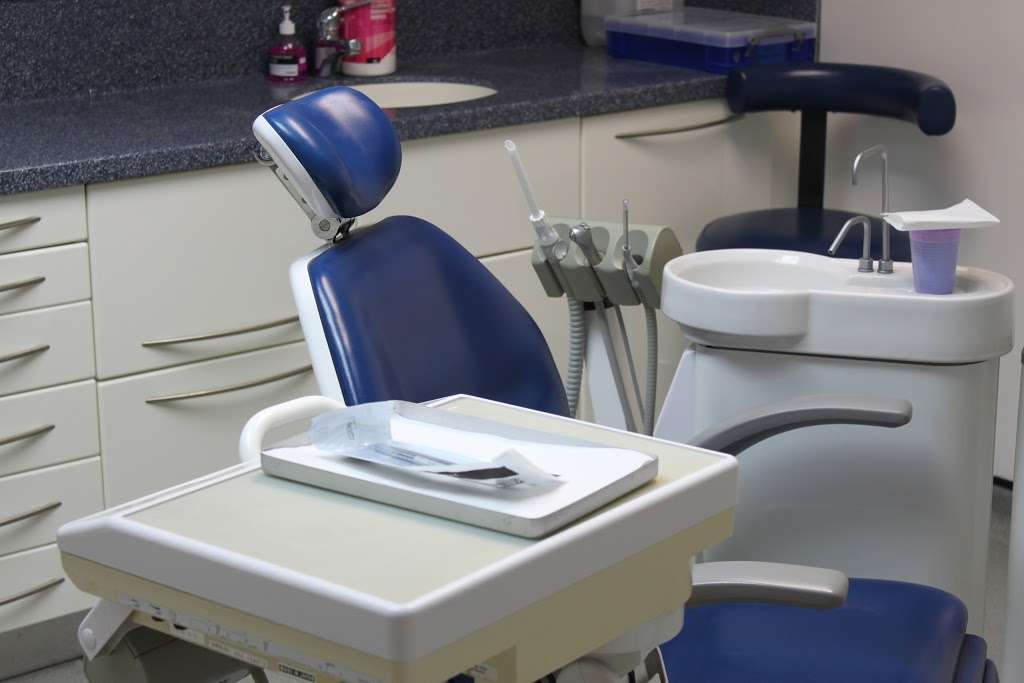 Viva Dental Studio | 186 High St, Hornchurch RM12 6QP, UK | Phone: 01708 446447