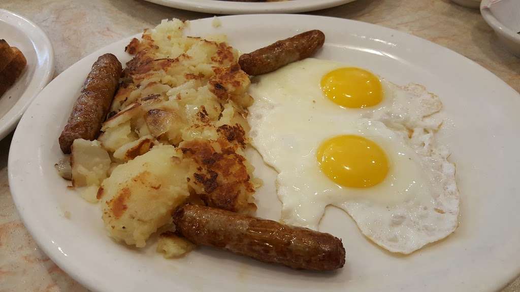 Farmingdale Diner | 17 Hempstead Turnpike, Farmingdale, NY 11735 | Phone: (516) 777-3377