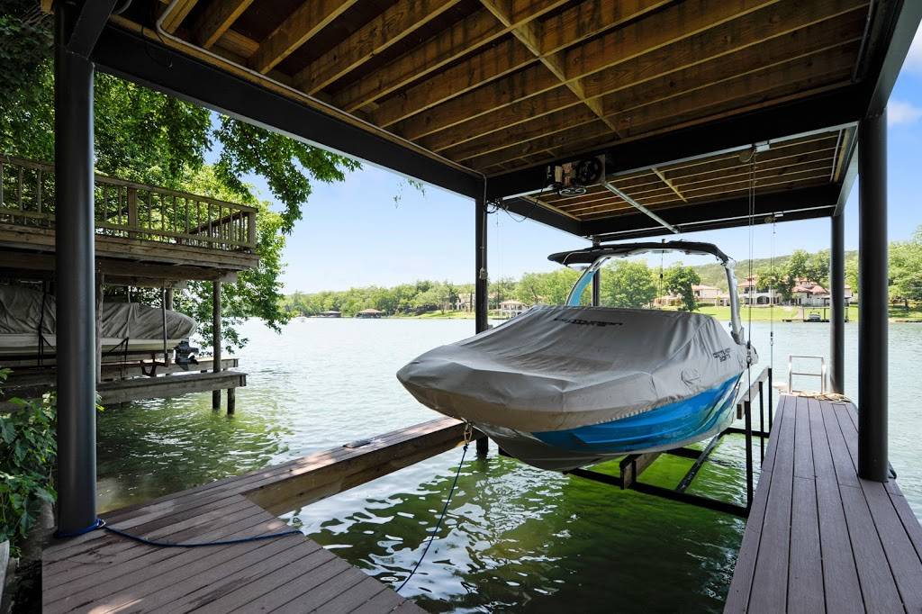 Lake Austin Retreat, Walker Luxury Vacation Rentals | 1806 Ski Slope Dr, Austin, TX 78733, USA | Phone: (512) 501-3580