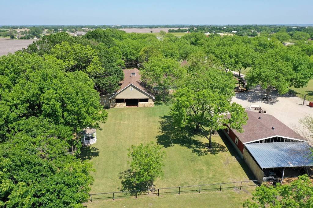 1899 Farmhouse Wedding Venue | 7450 FM982, Princeton, TX 75407, USA | Phone: (469) 212-6975