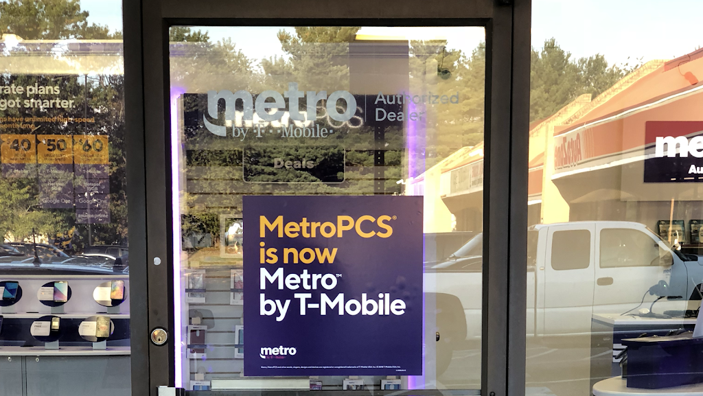 Metro By T-Mobile | 8967 Woodyard Rd, Clinton, MD 20735, USA | Phone: (301) 868-2200